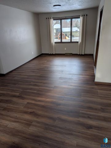 5808 W 32 St Street, Sioux Falls, SD 57106