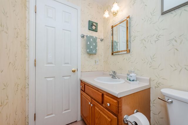 8 Coles Way, Atkinson, NH 03811