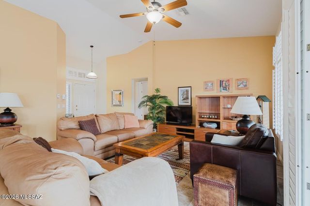 1020 N Rams Head Road, Green Valley, AZ 85614