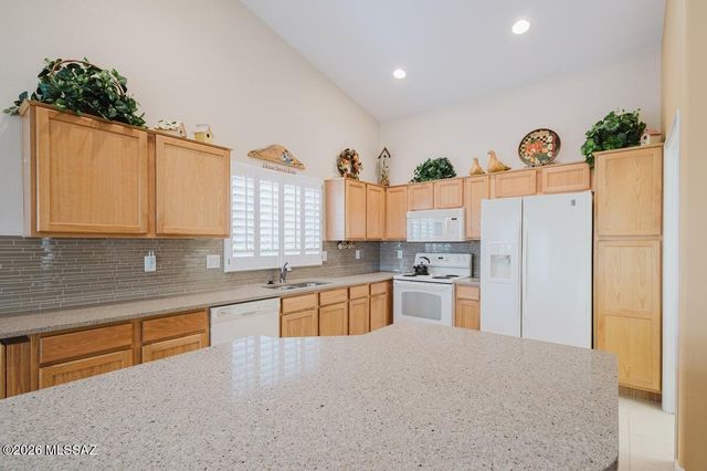 1020 N Rams Head Road, Green Valley, AZ 85614