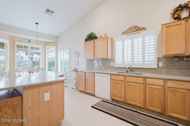 1020 N Rams Head Road, Green Valley, AZ 85614