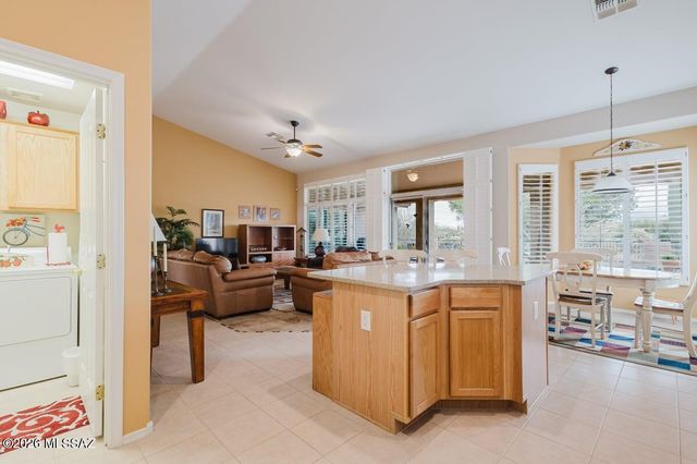 1020 N Rams Head Road, Green Valley, AZ 85614