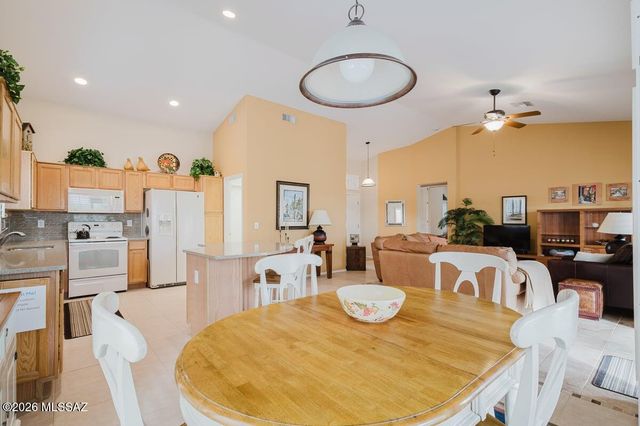 1020 N Rams Head Road, Green Valley, AZ 85614