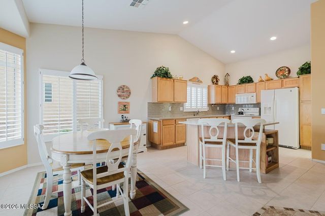 1020 N Rams Head Road, Green Valley, AZ 85614