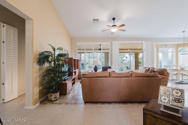 1020 N Rams Head Road, Green Valley, AZ 85614