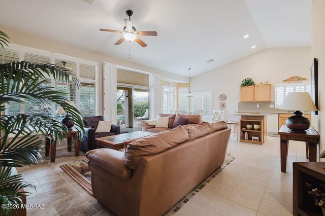 1020 N Rams Head Road, Green Valley, AZ 85614