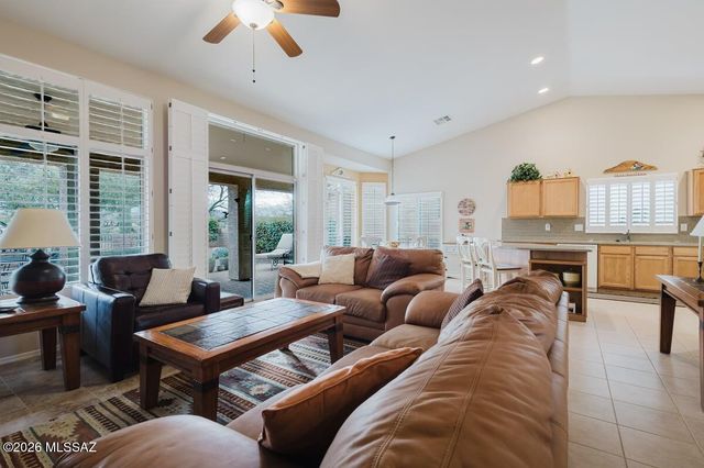 1020 N Rams Head Road, Green Valley, AZ 85614