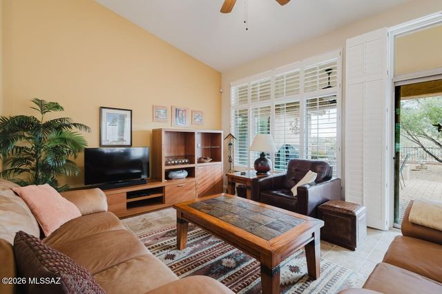 1020 N Rams Head Road, Green Valley, AZ 85614