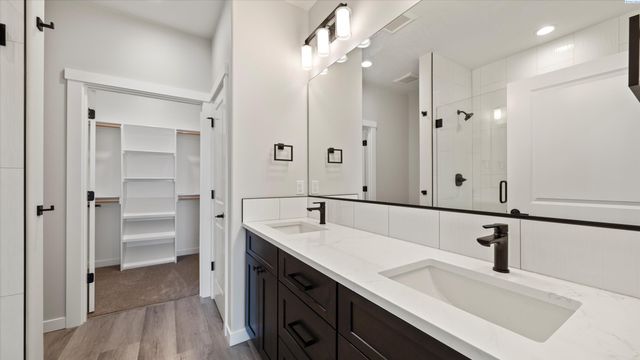 1322 Kalani Ct, West Richland, WA 99353