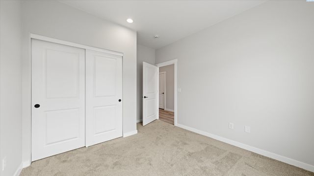 1322 Kalani Ct, West Richland, WA 99353