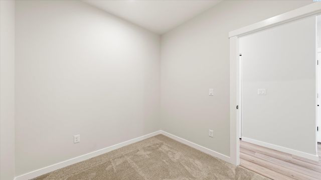 1322 Kalani Ct, West Richland, WA 99353