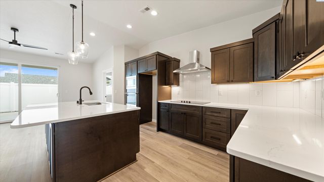 1322 Kalani Ct, West Richland, WA 99353