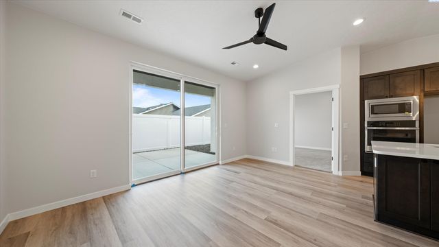 1322 Kalani Ct, West Richland, WA 99353