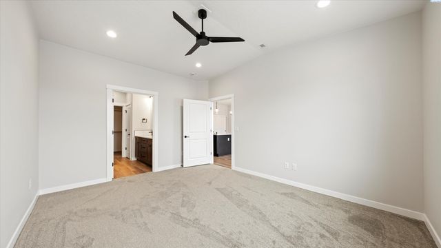 1322 Kalani Ct, West Richland, WA 99353