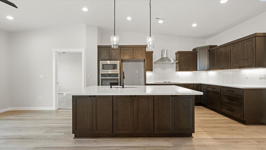 1322 Kalani Ct, West Richland, WA 99353