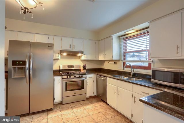 1715 ENGLISH DR, Mechanicsburg, PA 17055