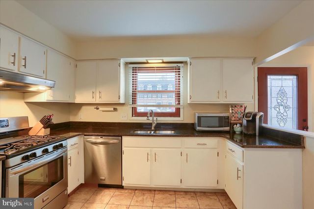 1715 ENGLISH DR, Mechanicsburg, PA 17055