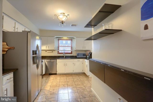 1715 ENGLISH DR, Mechanicsburg, PA 17055