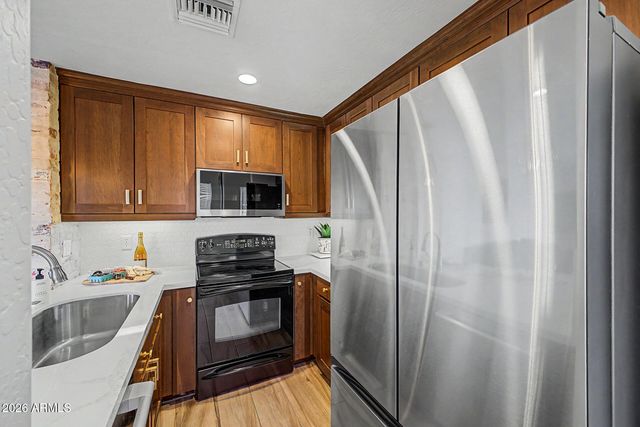 815 E ROSE Lane 116, Phoenix, AZ 85014