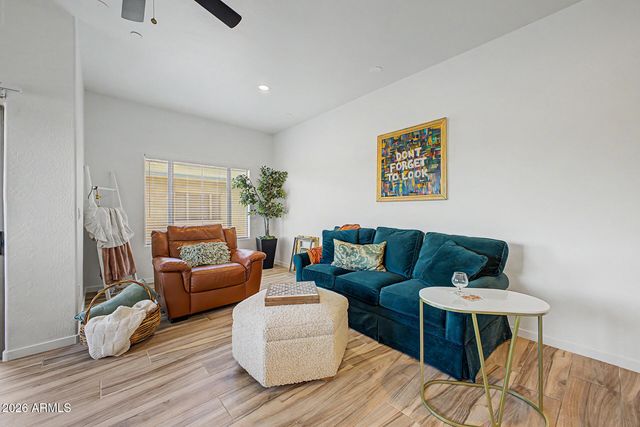 815 E ROSE Lane 116, Phoenix, AZ 85014