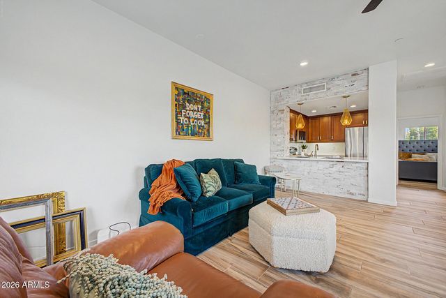 815 E ROSE Lane 116, Phoenix, AZ 85014