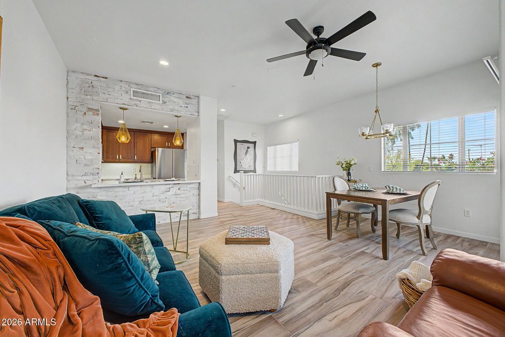 815 E ROSE Lane 116, Phoenix, AZ 85014