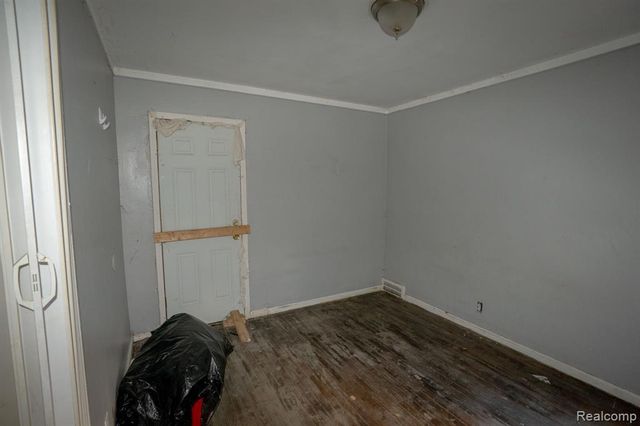 9321 Grandmont Avenue, Detroit, MI 48228