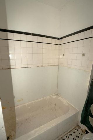 9321 Grandmont Avenue, Detroit, MI 48228