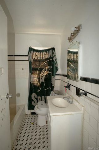 9321 Grandmont Avenue, Detroit, MI 48228