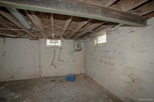 9321 Grandmont Avenue, Detroit, MI 48228