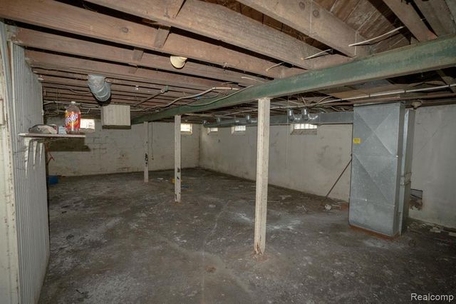 9321 Grandmont Avenue, Detroit, MI 48228