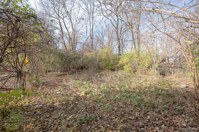 9321 Grandmont Avenue, Detroit, MI 48228