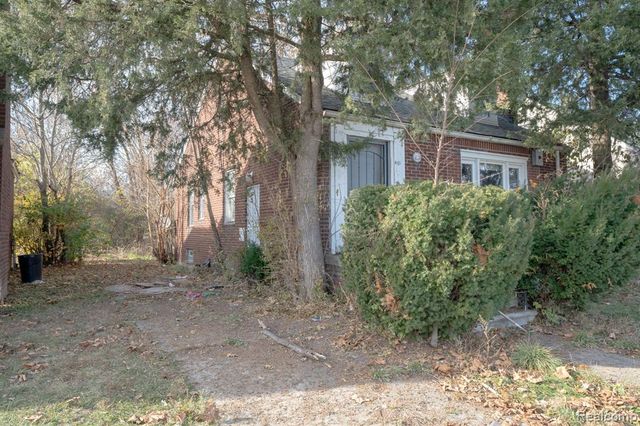9321 Grandmont Avenue, Detroit, MI 48228