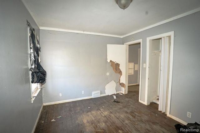 9321 Grandmont Avenue, Detroit, MI 48228