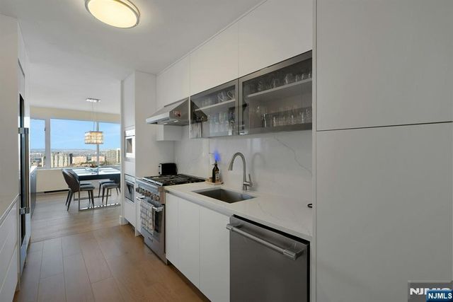 6 Horizon Road 2602, Fort Lee, NJ 07024