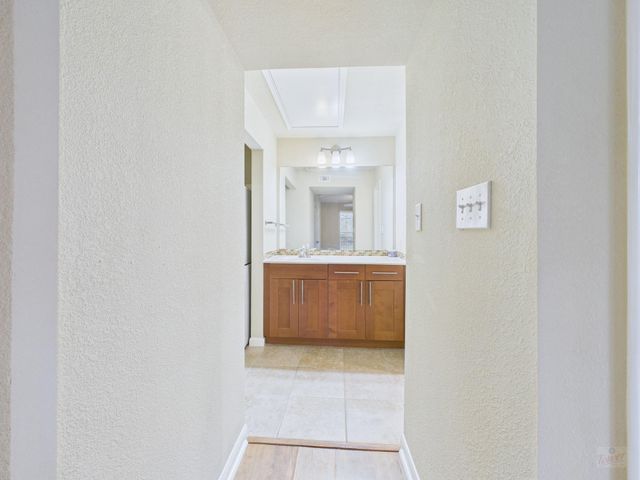 7685 Northcross DR 1024, Austin, TX 78757