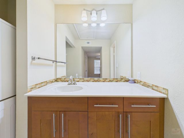 7685 Northcross DR 1024, Austin, TX 78757