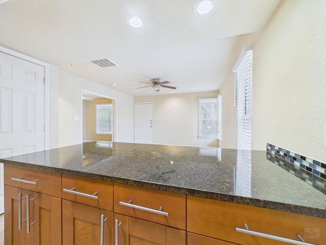 7685 Northcross DR 1024, Austin, TX 78757