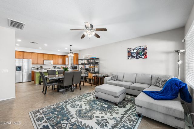 3025 Summer Breeze Avenue, Rosamond, CA 93560