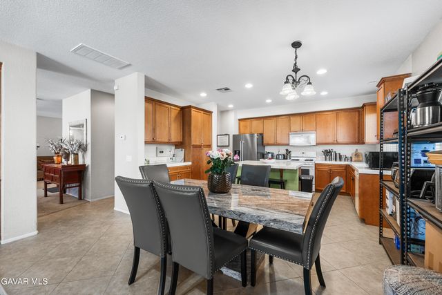 3025 Summer Breeze Avenue, Rosamond, CA 93560