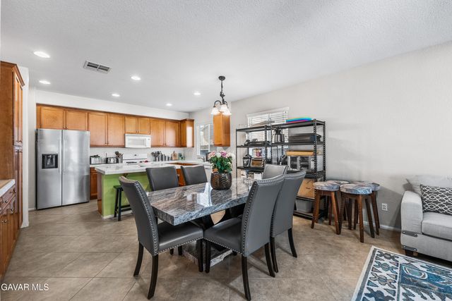 3025 Summer Breeze Avenue, Rosamond, CA 93560