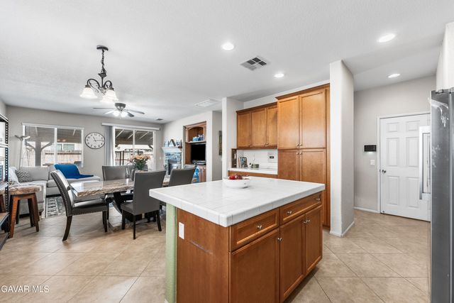 3025 Summer Breeze Avenue, Rosamond, CA 93560