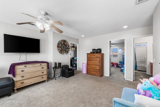 3025 Summer Breeze Avenue, Rosamond, CA 93560