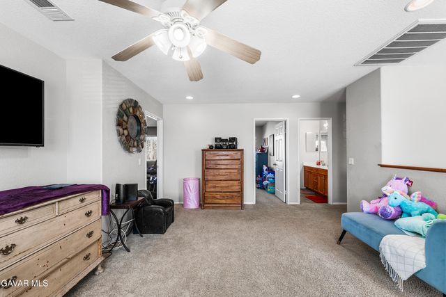 3025 Summer Breeze Avenue, Rosamond, CA 93560