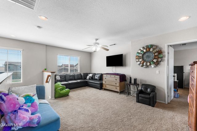 3025 Summer Breeze Avenue, Rosamond, CA 93560