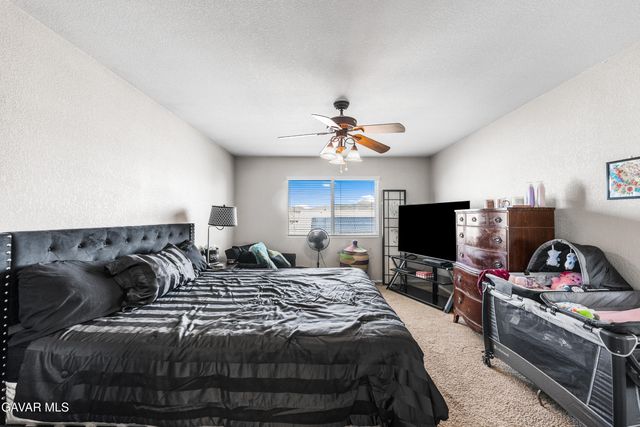 3025 Summer Breeze Avenue, Rosamond, CA 93560