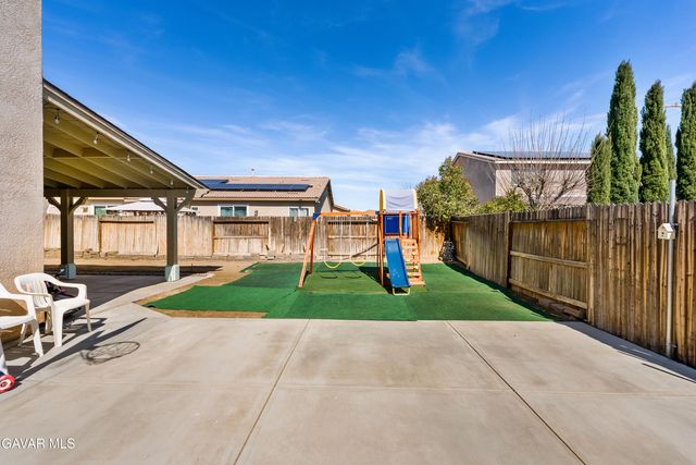 3025 Summer Breeze Avenue, Rosamond, CA 93560