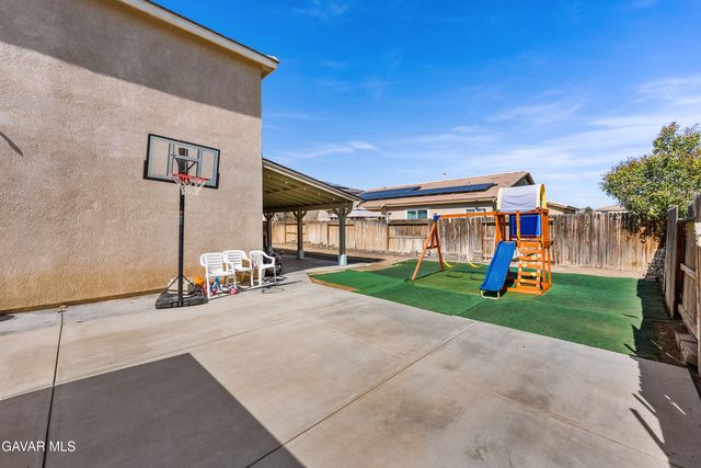 3025 Summer Breeze Avenue, Rosamond, CA 93560