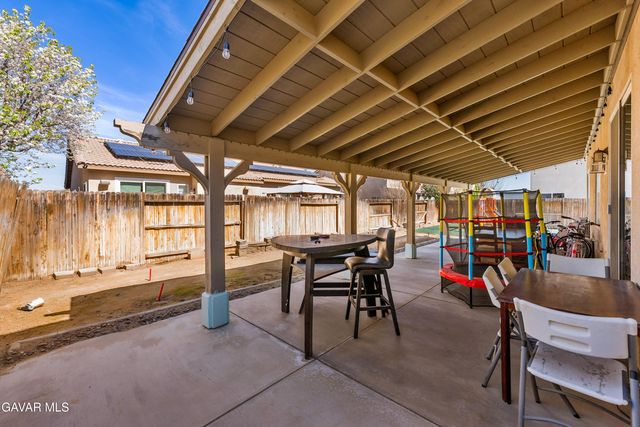 3025 Summer Breeze Avenue, Rosamond, CA 93560