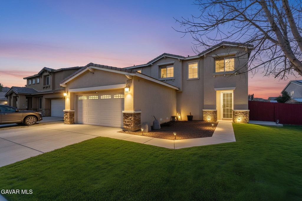 3025 Summer Breeze Avenue, Rosamond, CA 93560